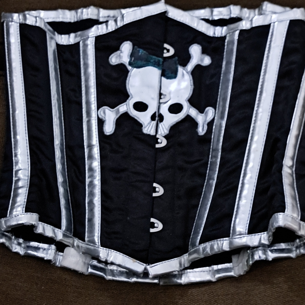 Skull Silk Bone In Corset